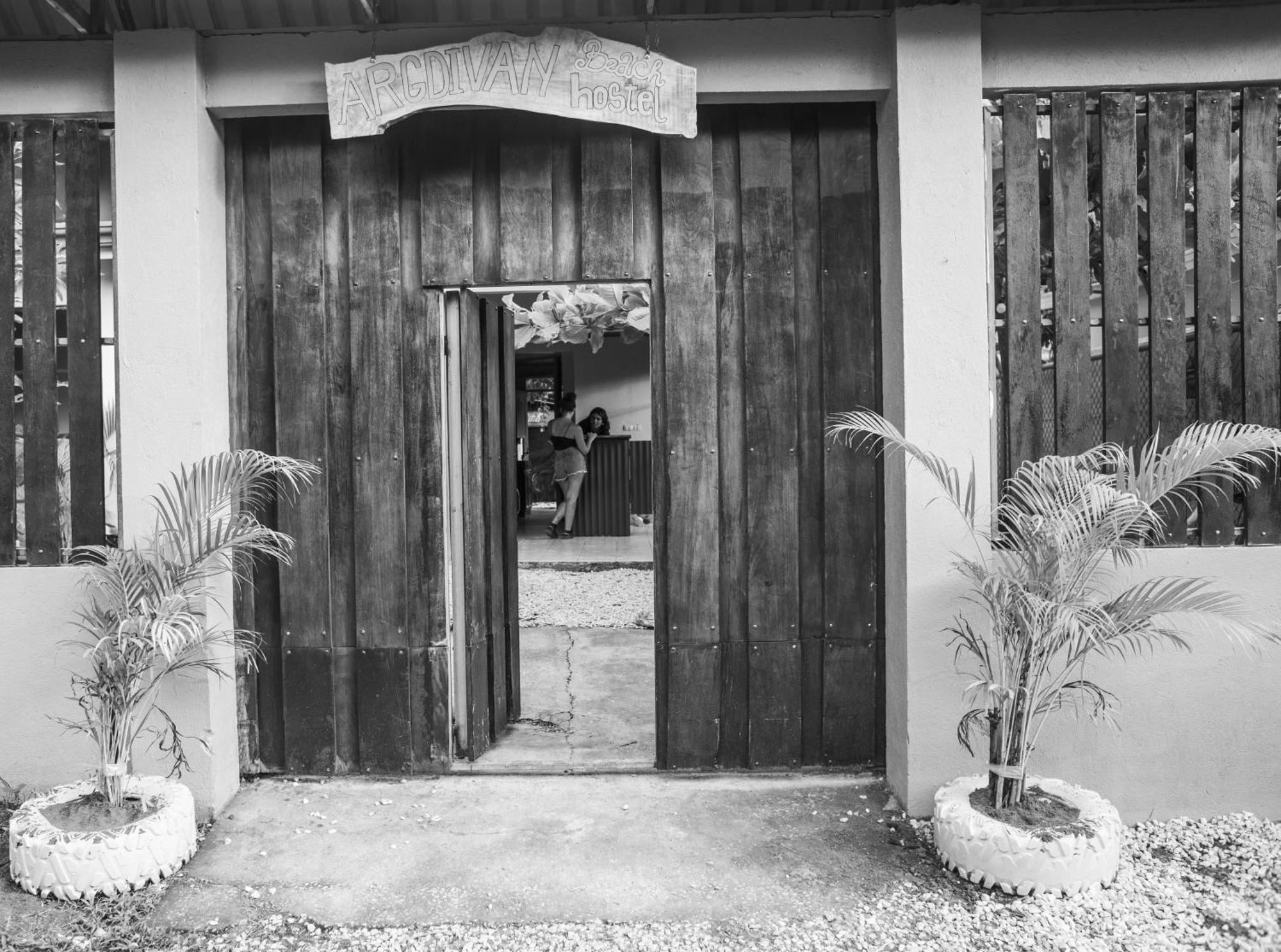 Argdivan Beach Hostel Sámara Dış mekan fotoğraf